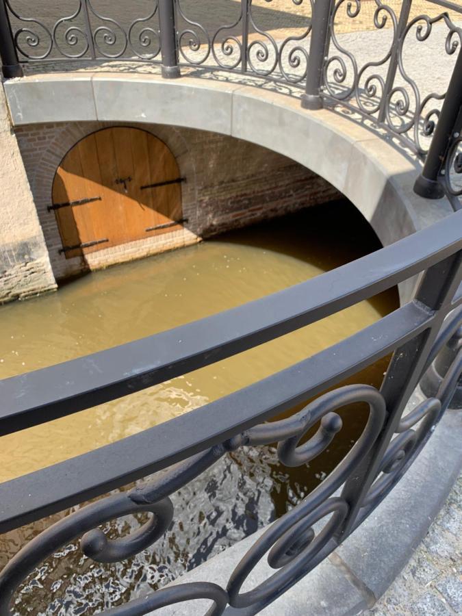 B&B Het Herenhuys Aan De Historische Gracht Van Kollum 외부 사진